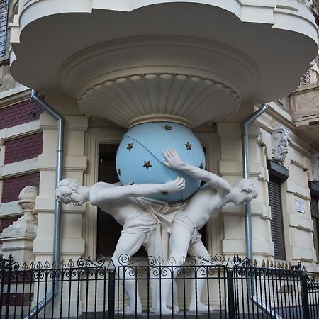 Vip Apartment Na Derebasovskoi Odesa Exterior foto