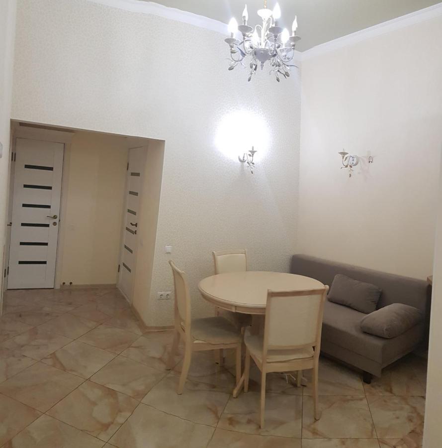 Vip Apartment Na Derebasovskoi Odesa Exterior foto