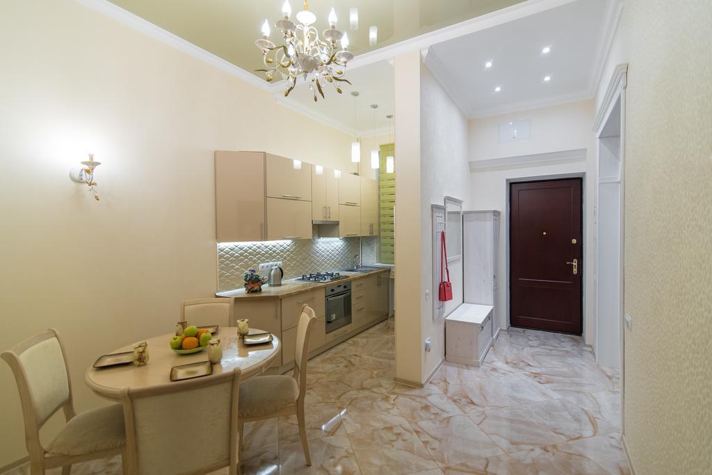 Vip Apartment Na Derebasovskoi Odesa Exterior foto