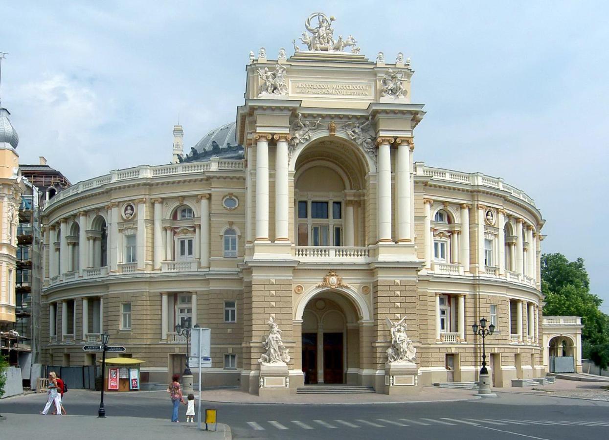 Vip Apartment Na Derebasovskoi Odesa Exterior foto